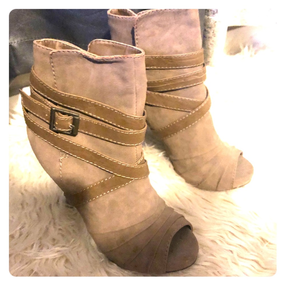 Taupe booties never worn